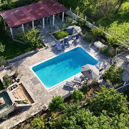Pool House Maslina Apartment โมสตาร์ ภายนอก รูปภาพ