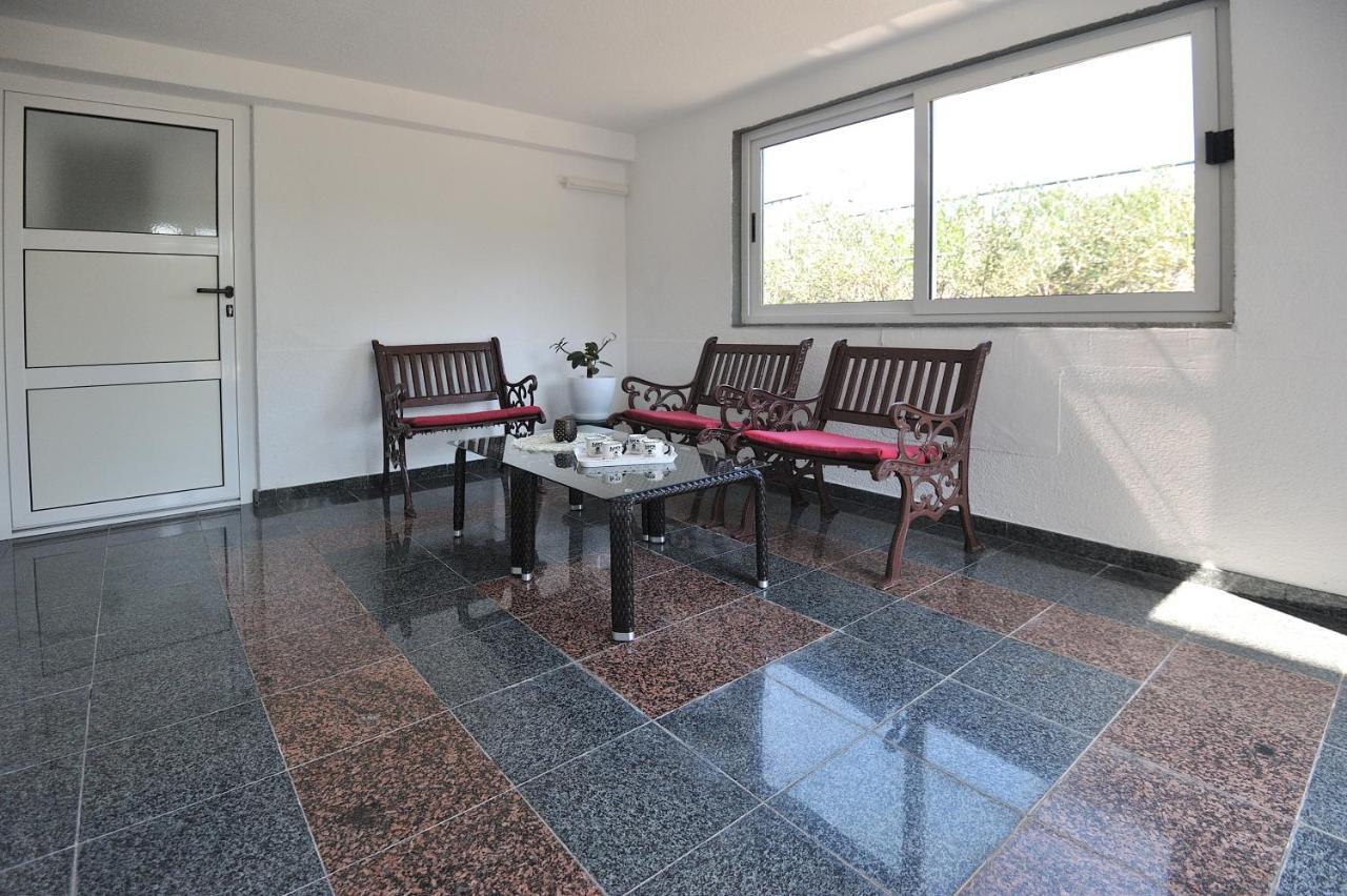 Pool House Maslina Apartment โมสตาร์ ภายนอก รูปภาพ