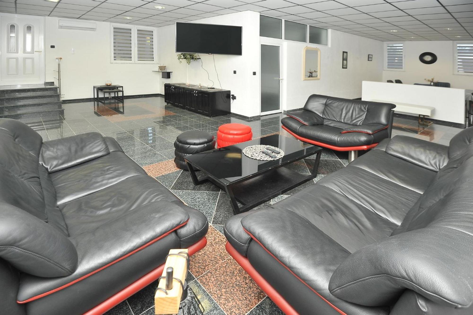 Pool House Maslina Apartment โมสตาร์ ภายนอก รูปภาพ
