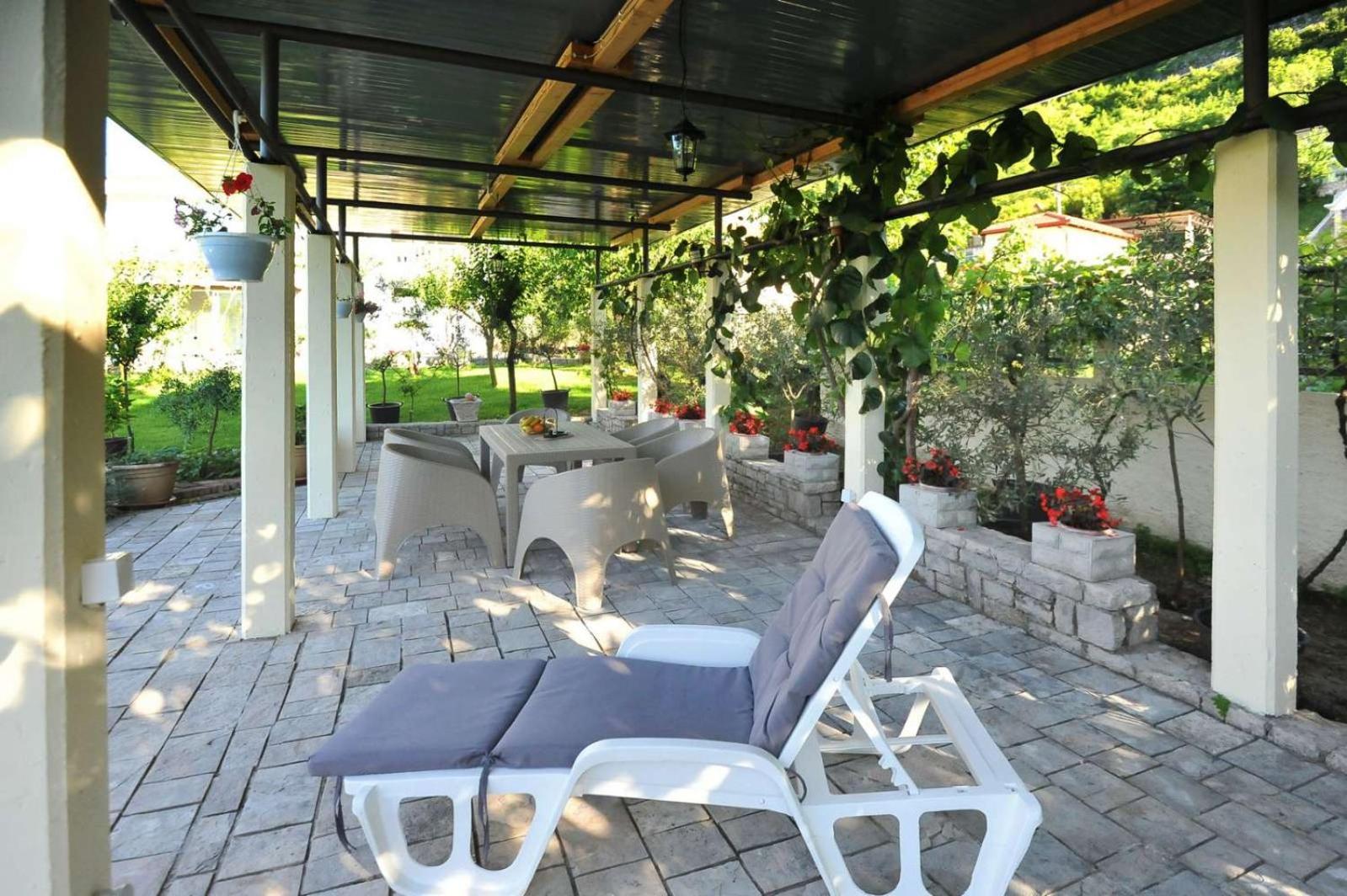 Pool House Maslina Apartment โมสตาร์ ภายนอก รูปภาพ