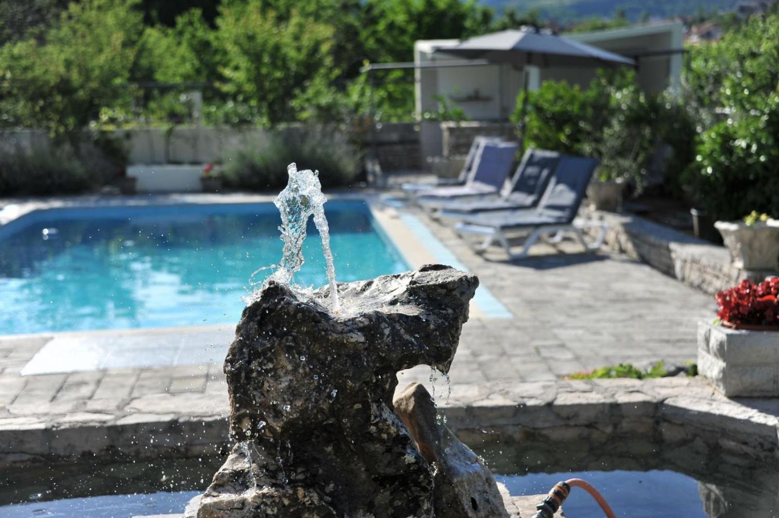 Pool House Maslina Apartment โมสตาร์ ภายนอก รูปภาพ