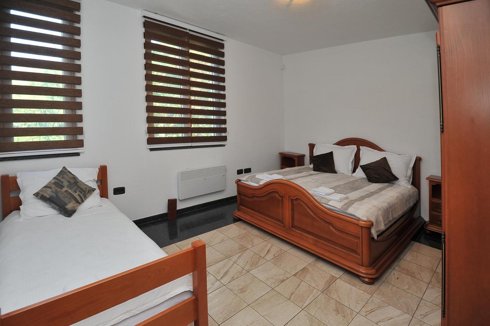 Pool House Maslina Apartment โมสตาร์ ภายนอก รูปภาพ