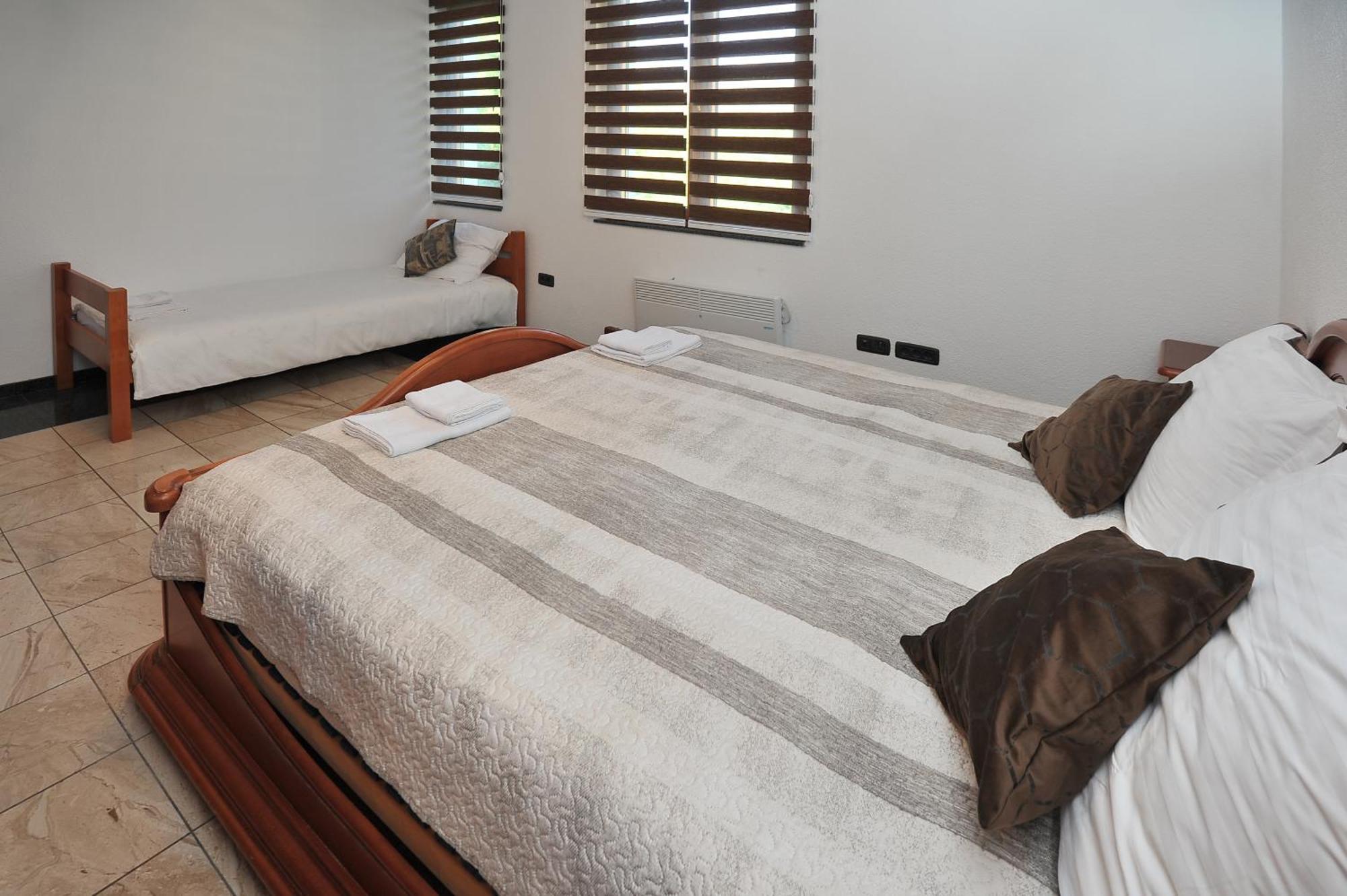Pool House Maslina Apartment โมสตาร์ ภายนอก รูปภาพ