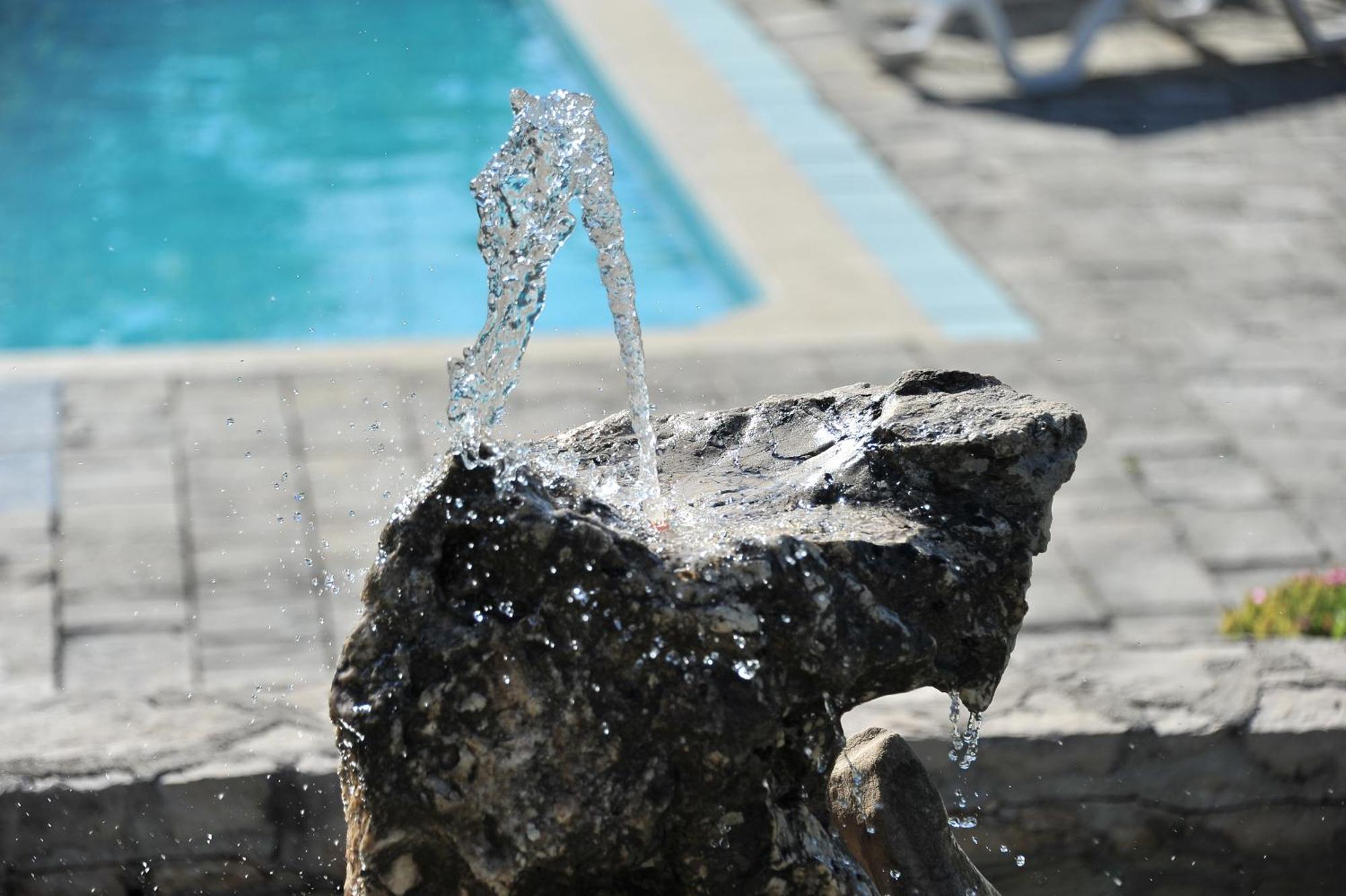 Pool House Maslina Apartment โมสตาร์ ภายนอก รูปภาพ