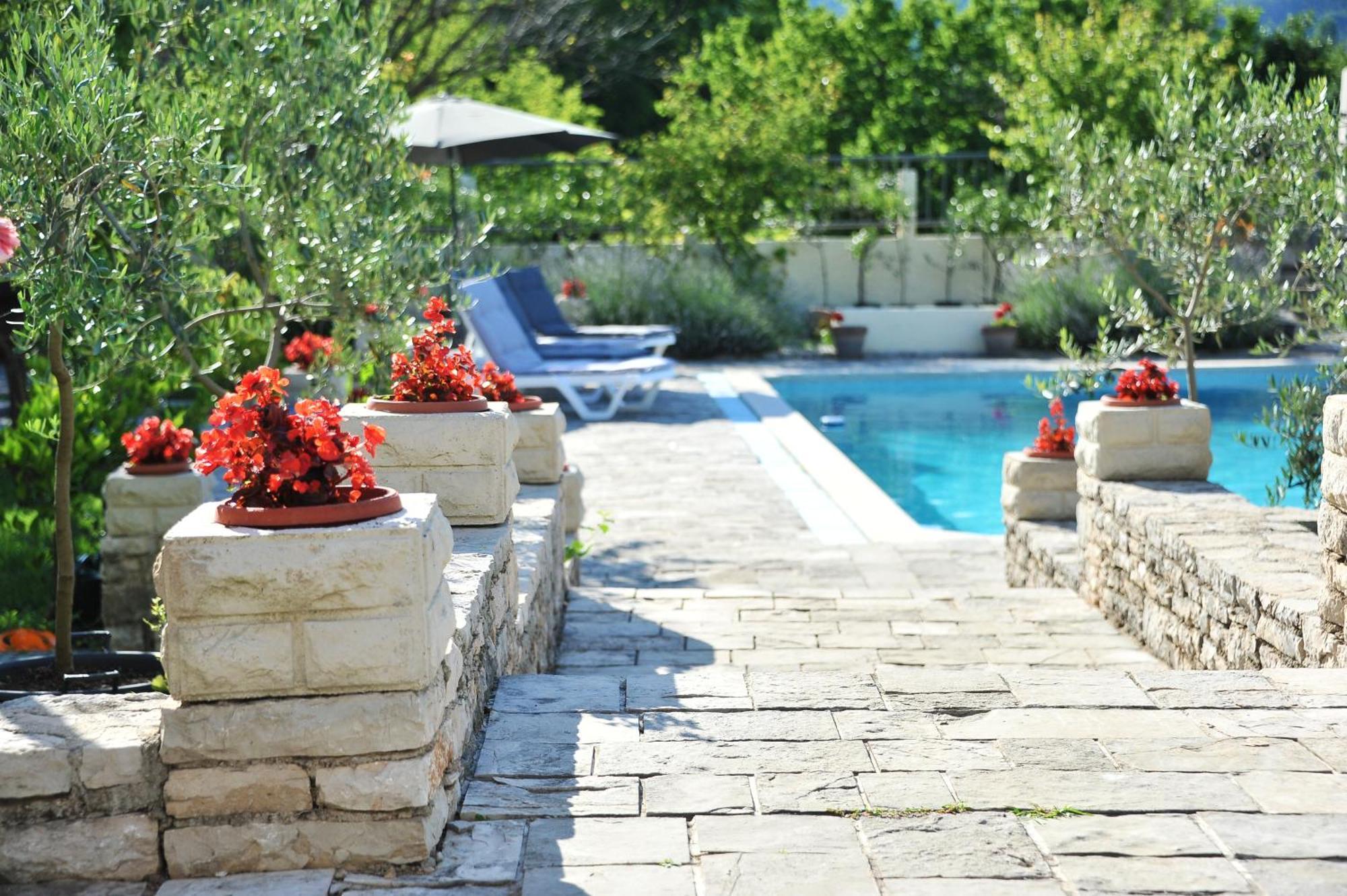 Pool House Maslina Apartment โมสตาร์ ภายนอก รูปภาพ