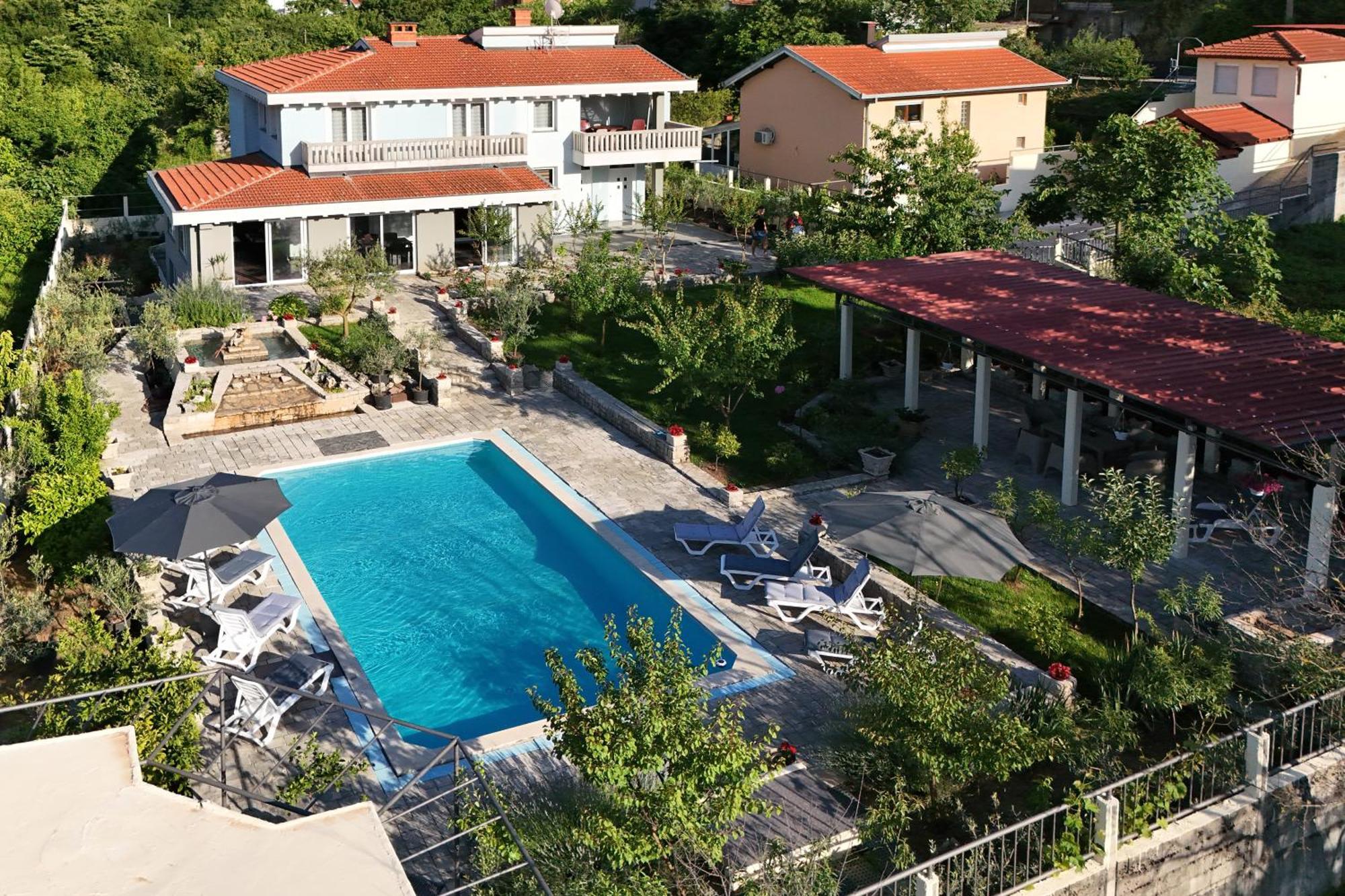 Pool House Maslina Apartment โมสตาร์ ภายนอก รูปภาพ
