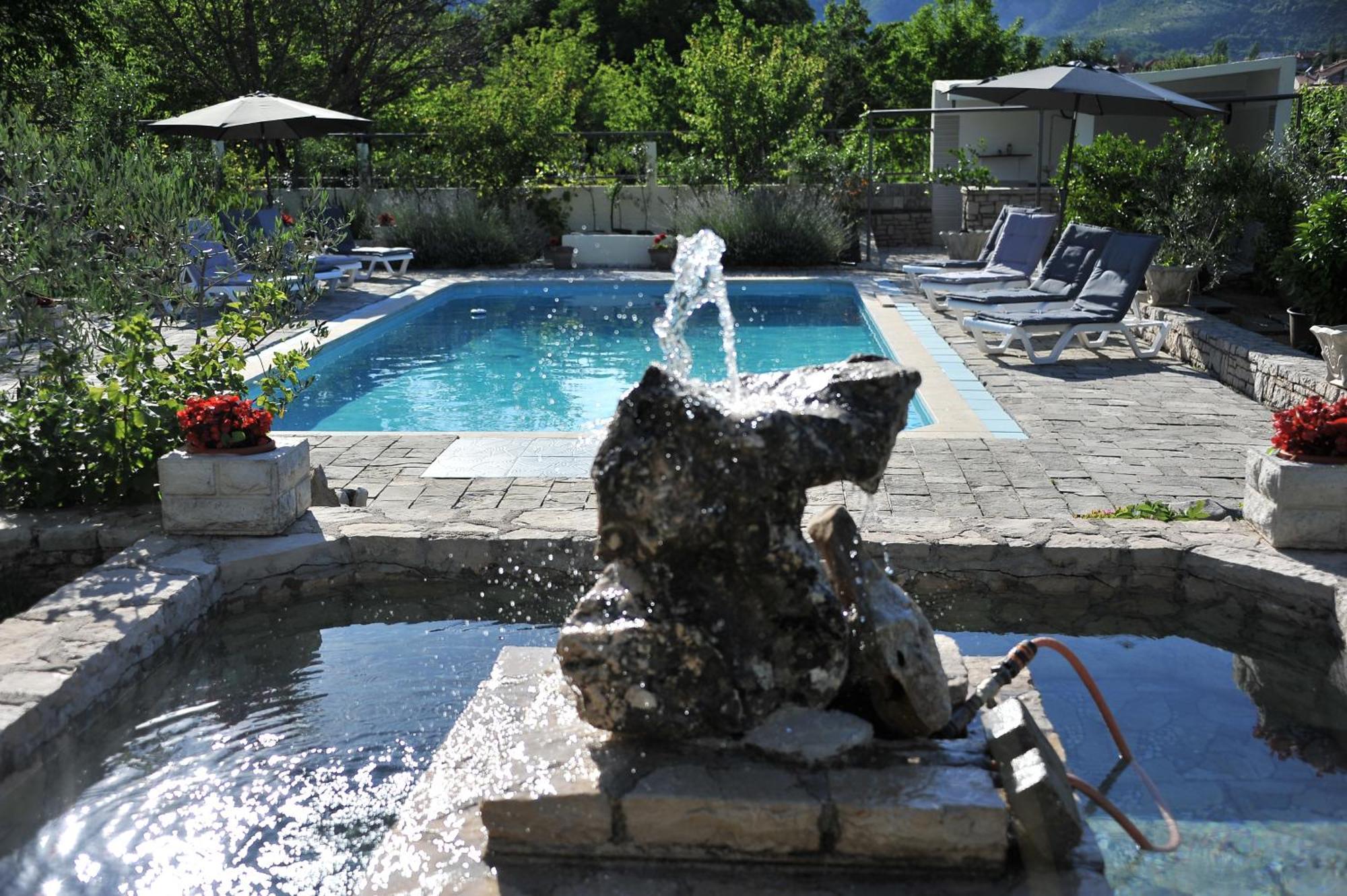 Pool House Maslina Apartment โมสตาร์ ภายนอก รูปภาพ