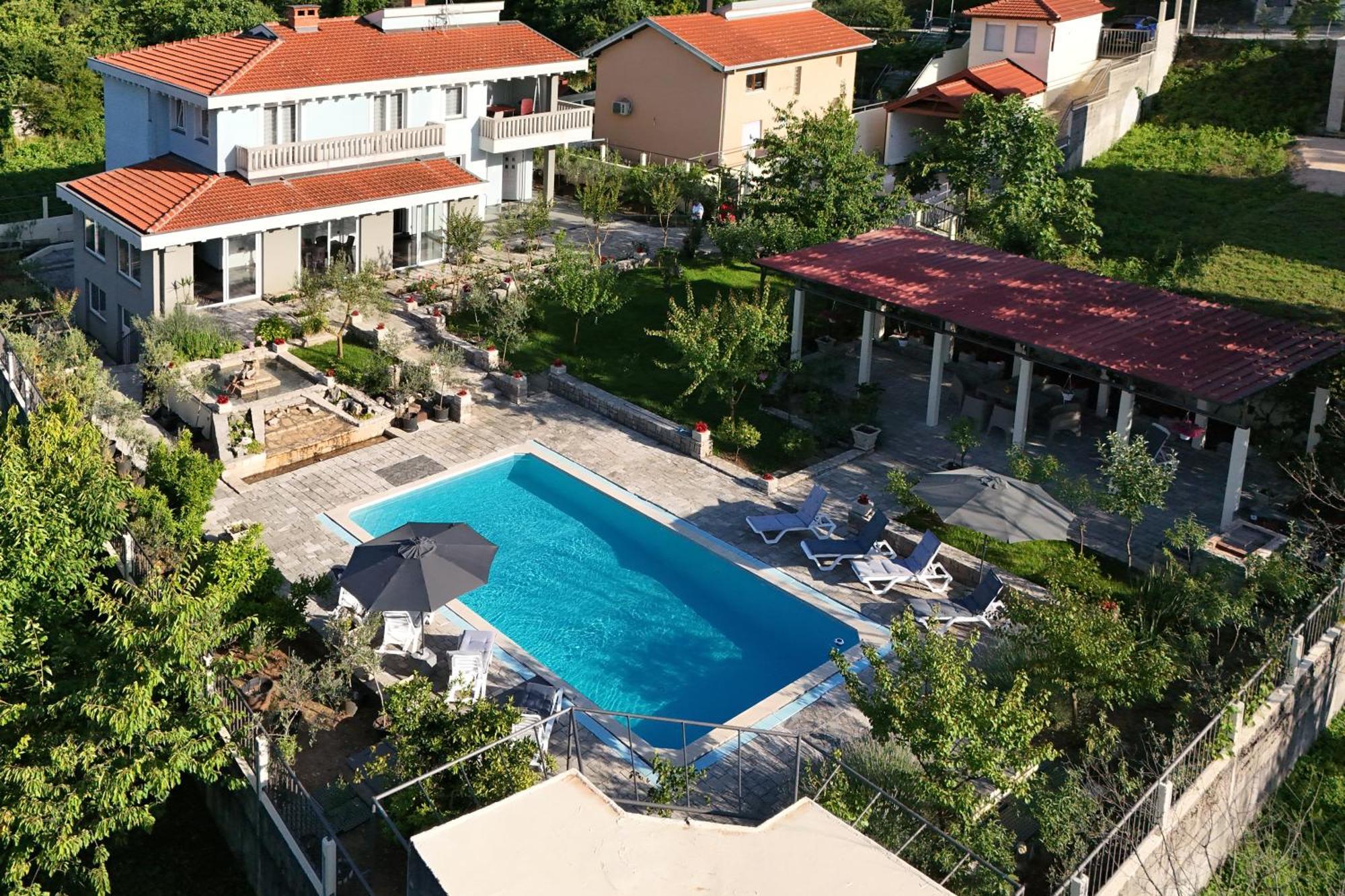 Pool House Maslina Apartment โมสตาร์ ภายนอก รูปภาพ